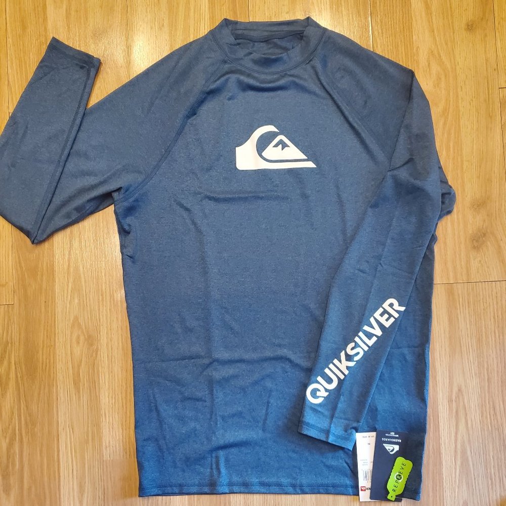 Quicksilver NWT rashguard for Men Size XL